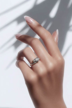 Ring Jaguar style with zircon Silver .925