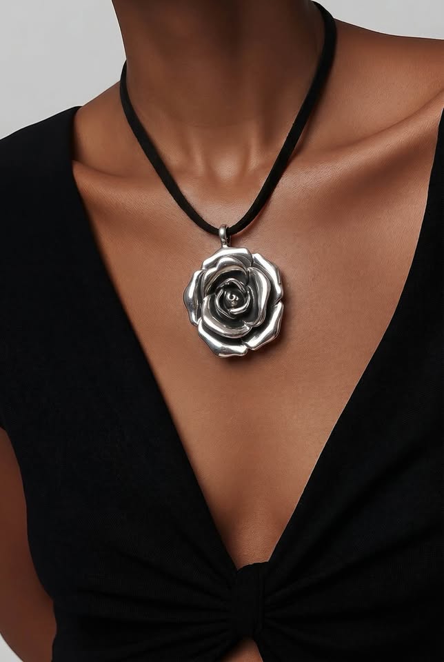Sterling Silver Rose Pendant Necklace electroformado