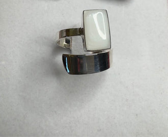 Silver ring with natural pearl stone made in Mexico Silver .925