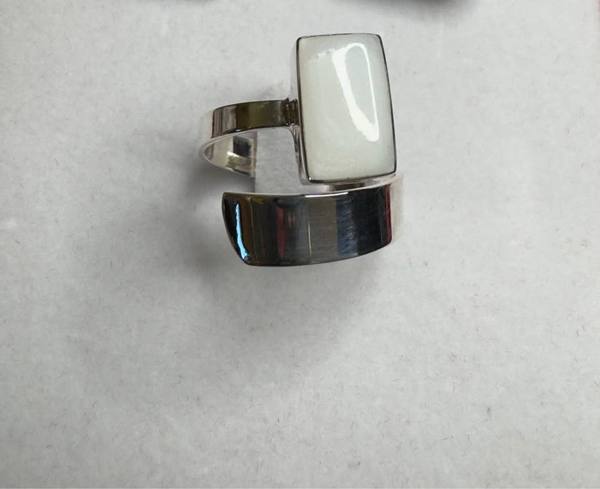 Silver ring with natural pearl stone made in Mexico Silver .925