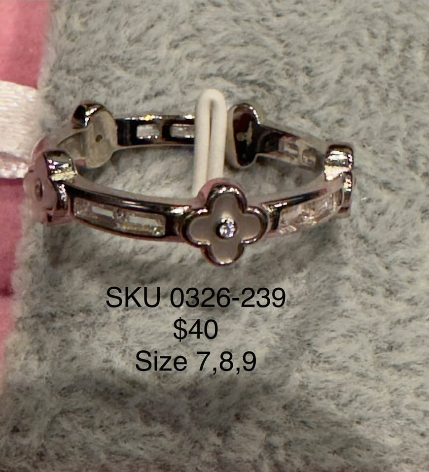Silver clover ring with pearl silver .925