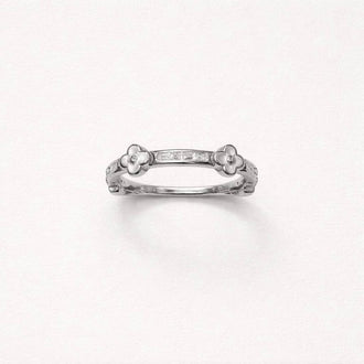Silver clover ring with pearl silver .925