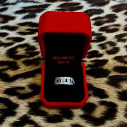 Silver tone cut-out design ring of luck silver .925
