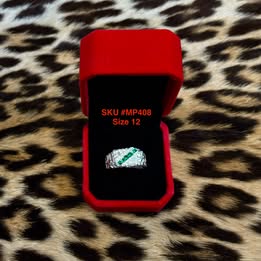 Anillo caballero con piedras verdes plata .925