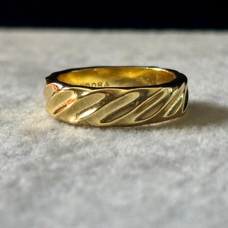 ANILLO CHUNKY CON BANO DE ORO, talla 6,7,8