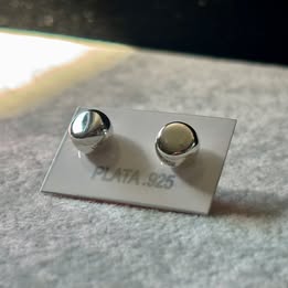 Arete de Boton Cartoneado liso