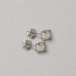 Arete Broquel  con Madreperla Baño de Rodio Plata .925