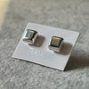 ARETES BROQUEL LISO DE CUBO, PLATA .925