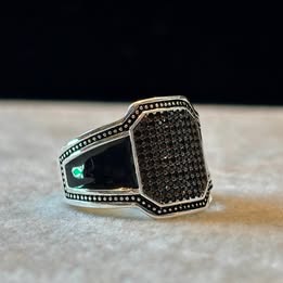 Anillo para caballero con circonia negra talla 10 y 11