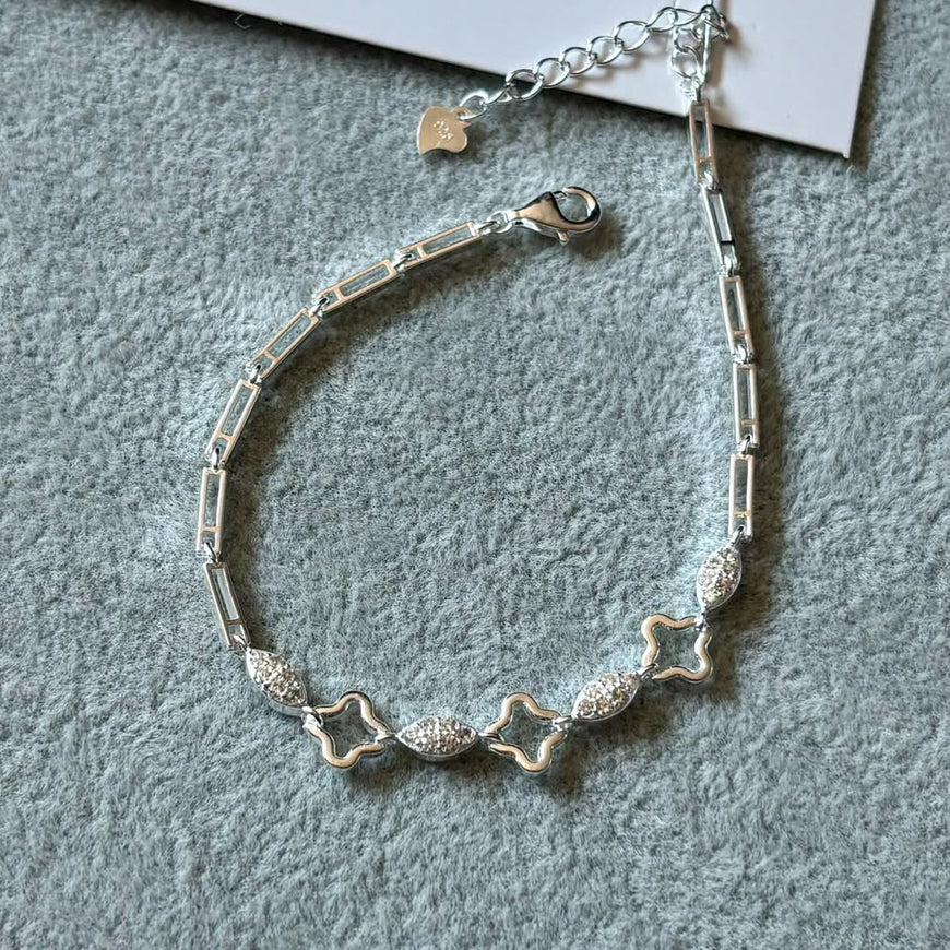 PULSERA CON SILUETA DE BARRITAS, CR