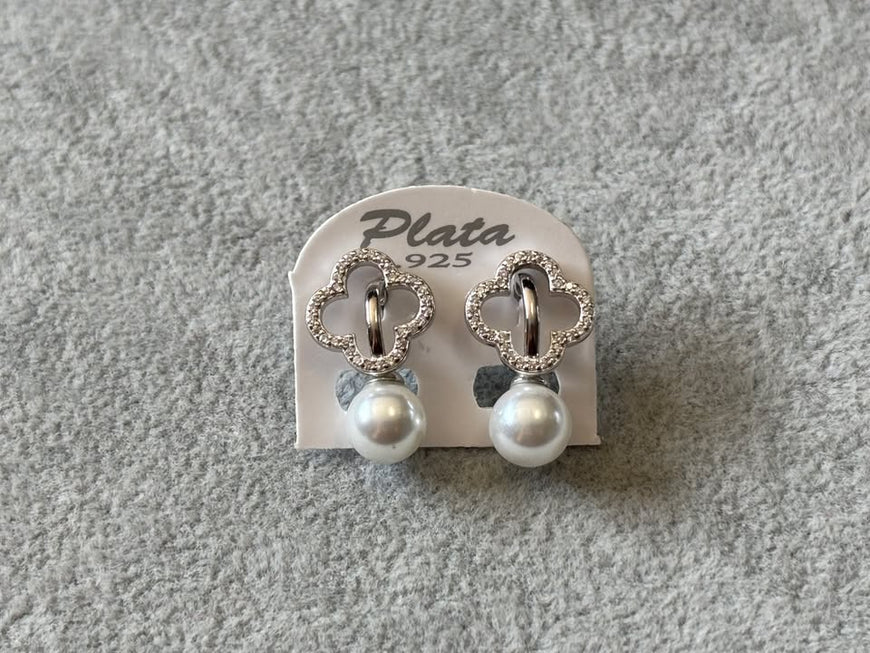 Arete De trebol con piedra madre perla y circonias