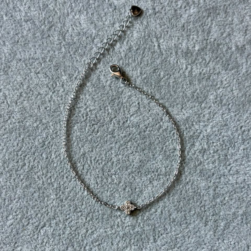 PULSERA CON DIJE MULTICIRCONIAS, BANO DE RODIO, CR