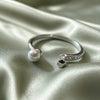 Anillo de Perla con colgante VC talla 6
