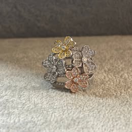 Anillo grande con treboles talla 6,7,8