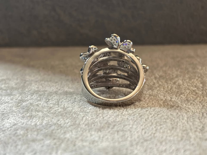 Anillo grande con treboles talla 6,7,8