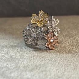 Anillo grande con treboles talla 6,7,8