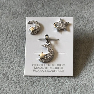 SET DE ARETES Y DIJE CON LUNA Y MICROCIRCONIAS, BAÑO DE RODIO, PLATA .925
