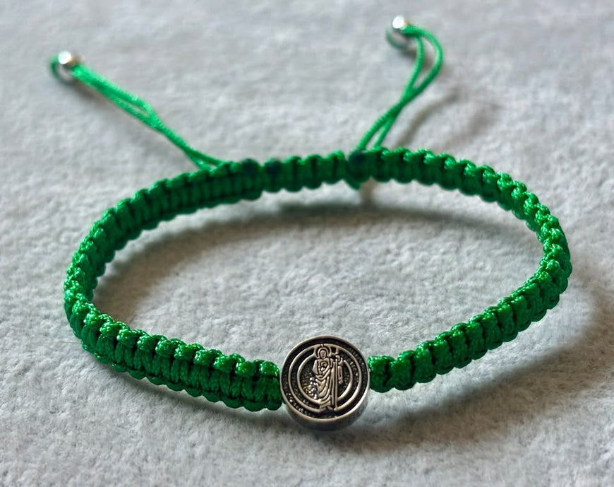 PULSERA DE HILO DE SAN JUDAS TADEO,  COLOR VERDE, ROJO Y NEGRO, PLATA .925