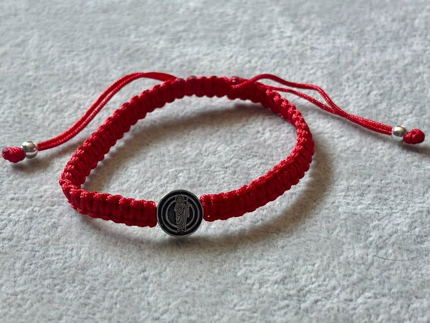 PULSERA DE HILO DE SAN JUDAS TADEO,  COLOR VERDE, ROJO Y NEGRO, PLATA .925