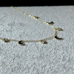 COLLAR CON MULTIDIJES LUNAS Y ESTRELLAS , ELIGEN COLOR DORADO BAÑO DE RODIO,