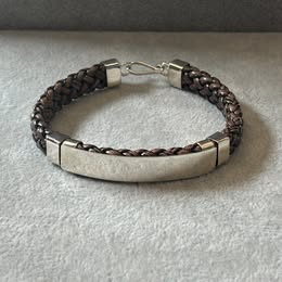 Pulsera en piel café con greca lisa Plata .925