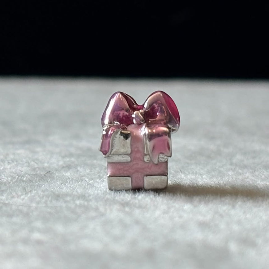 Charm regalo con mono rosa