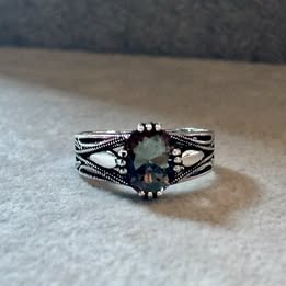 Anillo con piedra zultanita talla 9 y 10