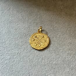 MEDALLON DE 2 FLECHAS EN CRUZ, con bano de oro PLATA .925