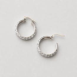 ARRACADA DIAMANTADA ANCHA CHICA, PLATA .925