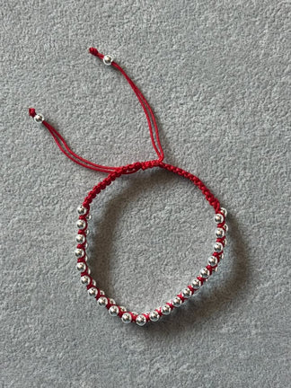 Pulsera Roja con diseno de bola plata .925 hecha con hilo