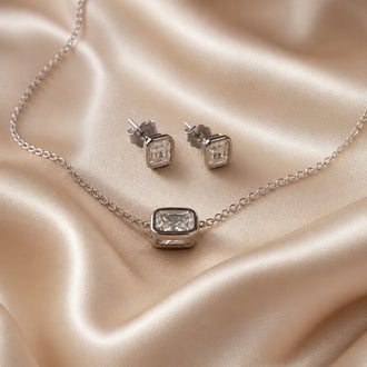 SET DE ARETE Y COLLAR CIRCONIA CUADRADA, BAÑO DE RODIO, PLATA .925