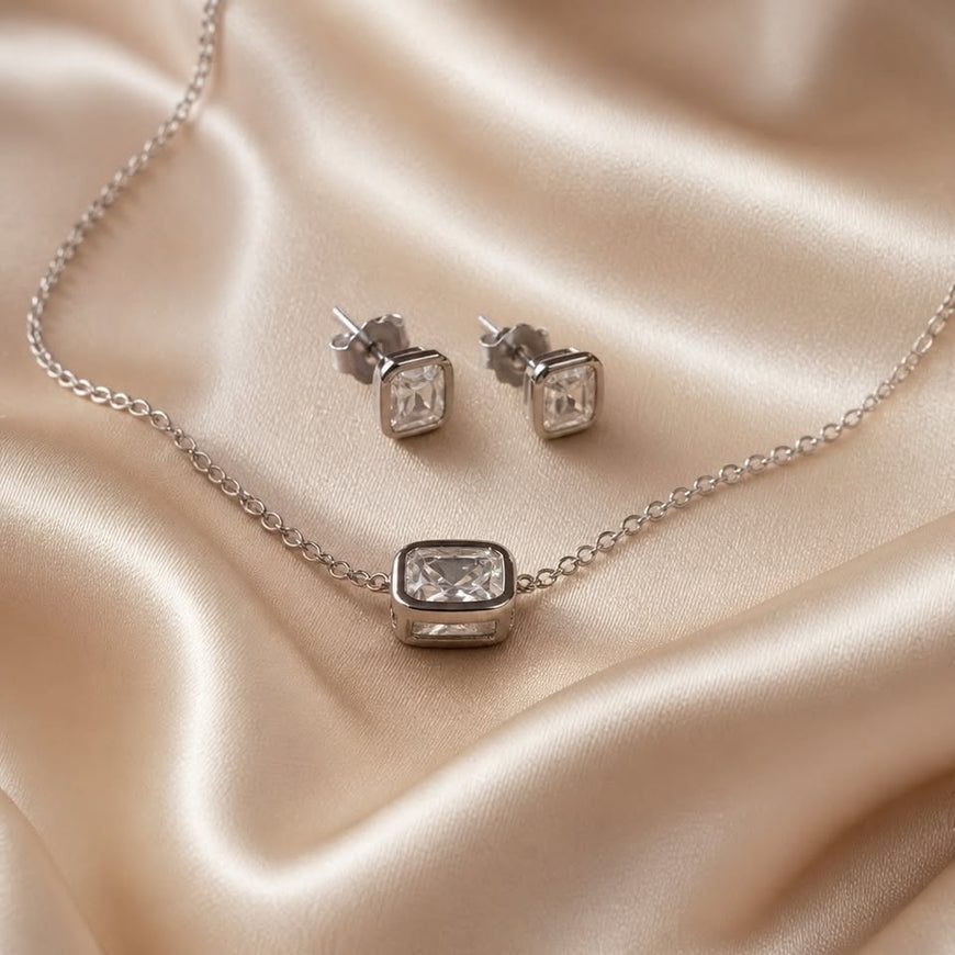SET DE ARETE Y COLLAR CIRCONIA CUADRADA, BAÑO DE RODIO, PLATA .925