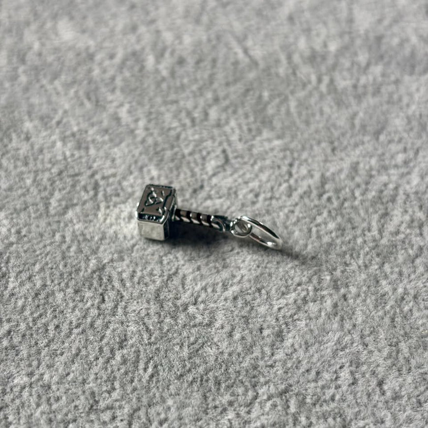 Charm Pan Thorn martillo