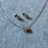 SET DE ARETE Y COLLAR CIRCONIA CUADRADA, BAÑO DE RODIO, PLATA .925