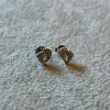 ARETE DE HUELLA CON MICROCIRCONIAS Y BAÑO DE RODIO, PLATA .925
