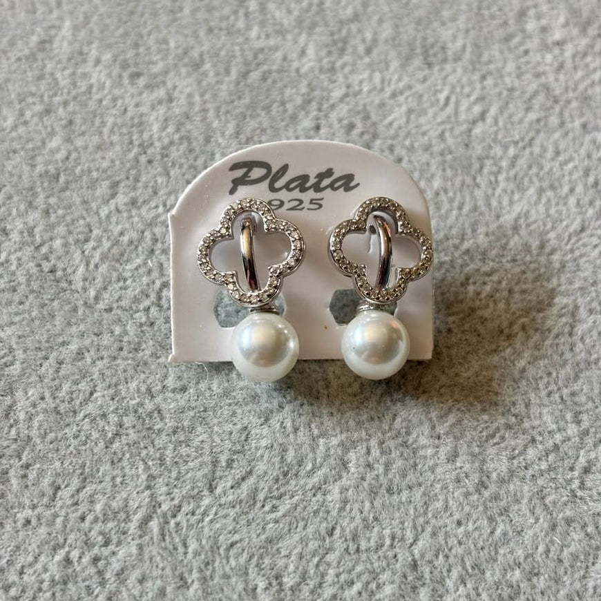 Aretes vc, con perla y bano de rodio, plata .925.