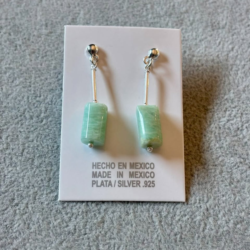 Arretes con tubito liso y piedra natural, Plata .925, color verde o azul