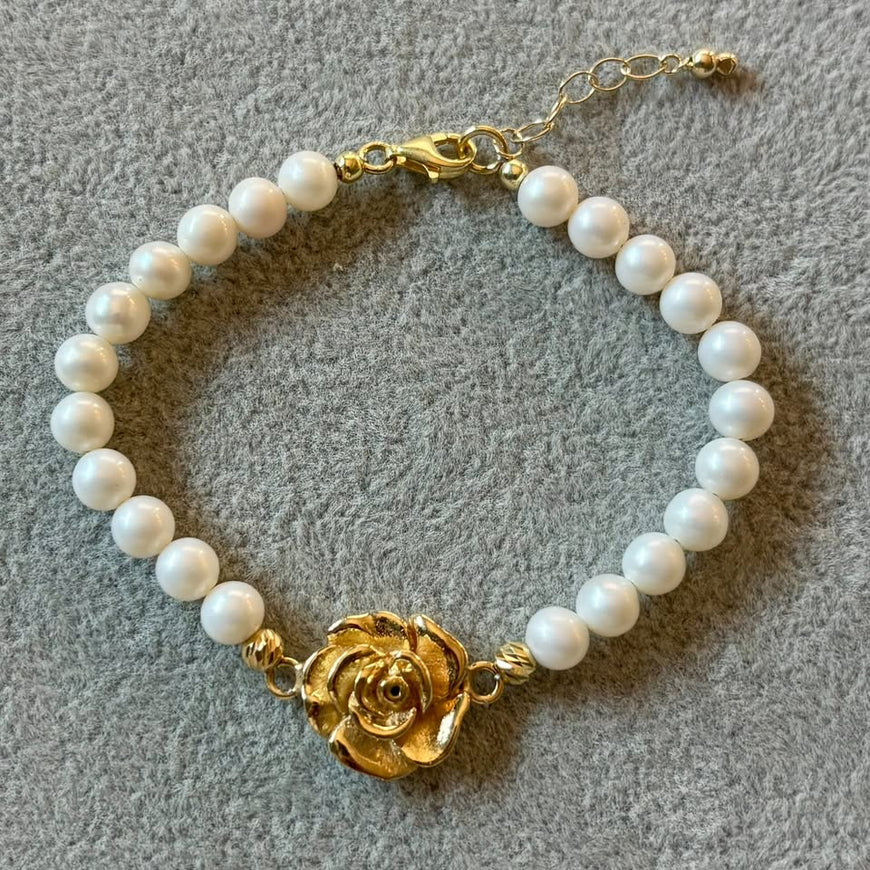 Pulsera de Perlas con dije de rosa y bano de oro 20cm, Plata .925