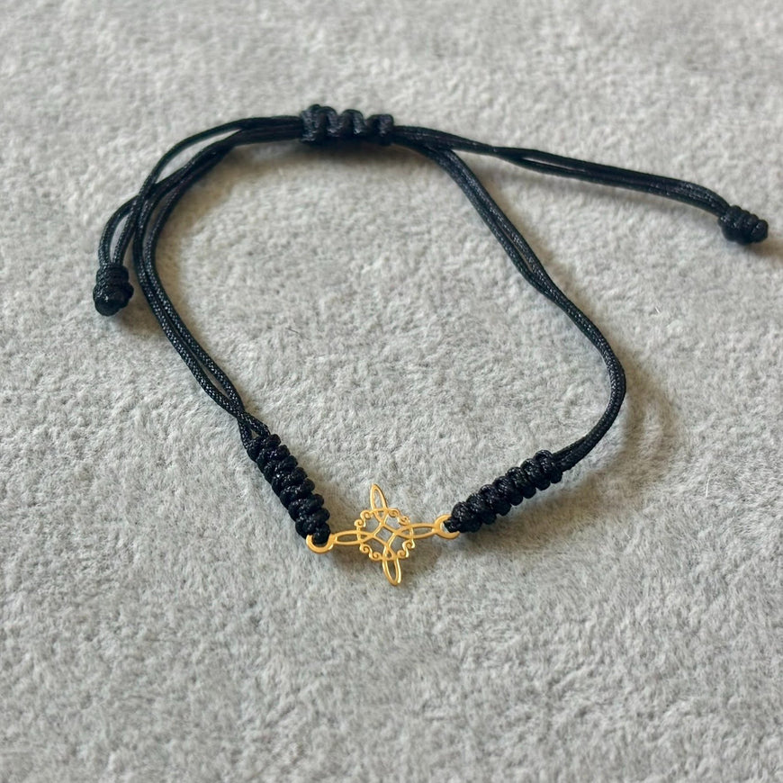 Pulsera Ajustable de hilo con nudo de bruja dije oro 10K 2 color negra y 2 color roja