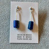 Arretes con tubito liso y piedra natural, Plata .925, color verde o azul