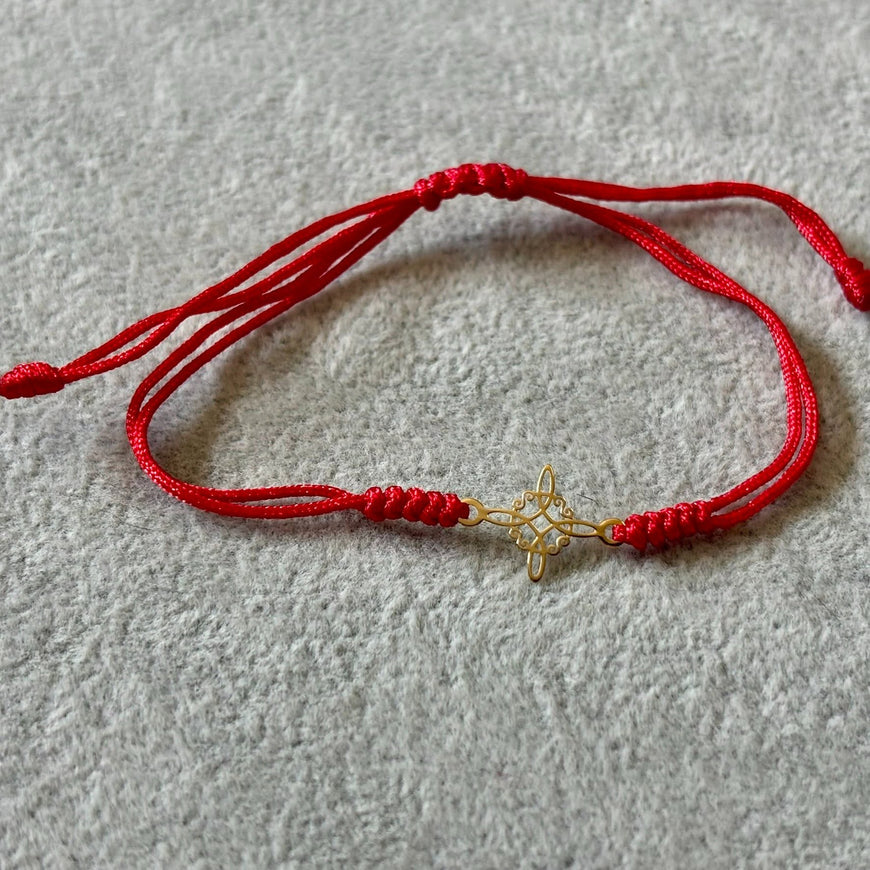 Pulsera Ajustable de hilo con nudo de bruja dije oro 10K 2 color negra y 2 color roja