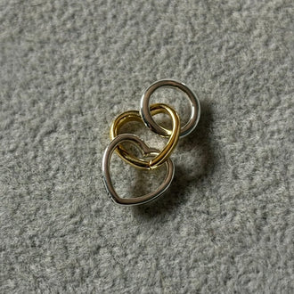 Charm Doble corazon dorado y plateado