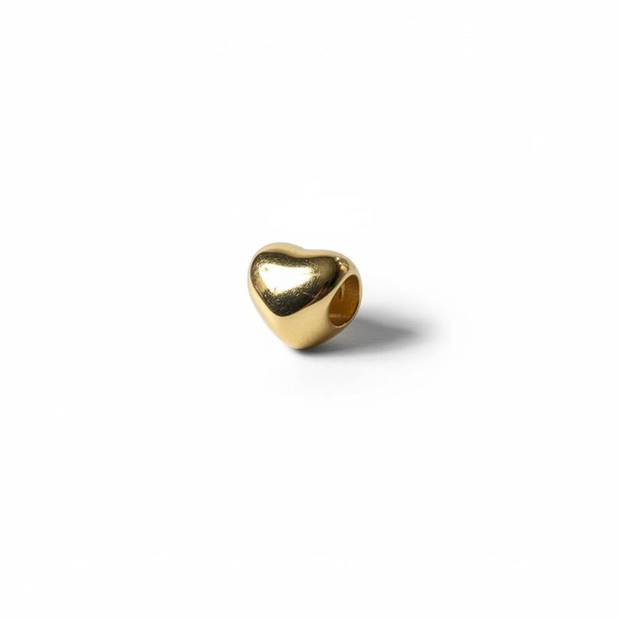CHARM DE CORAZON LISO CON BANO DE ORO, PLATA .925