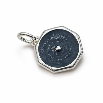 Charm ectagonal azul y blanco