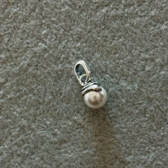 Charm Bolita de perla