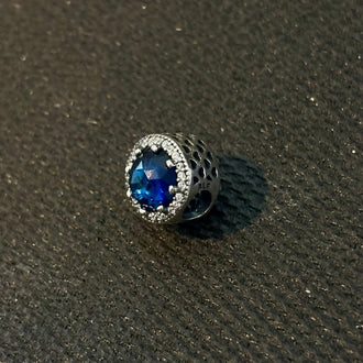 Charm Plateado con piedra azul