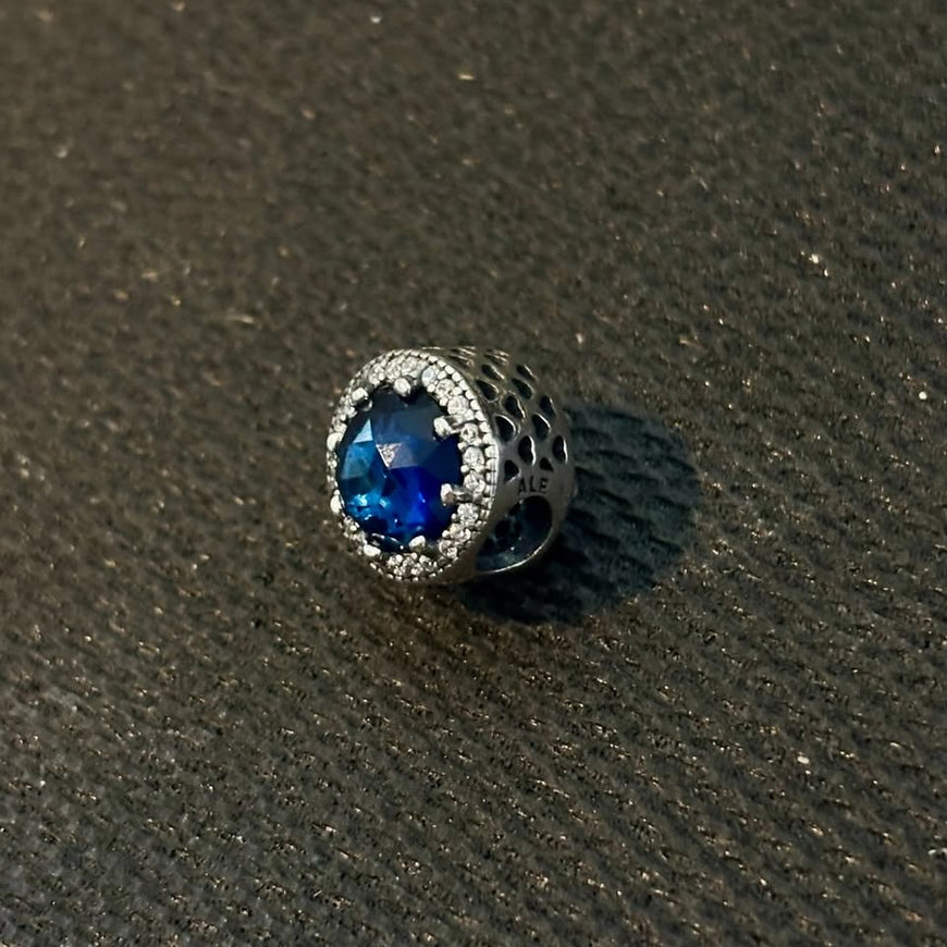 Charm Plateado con piedra azul