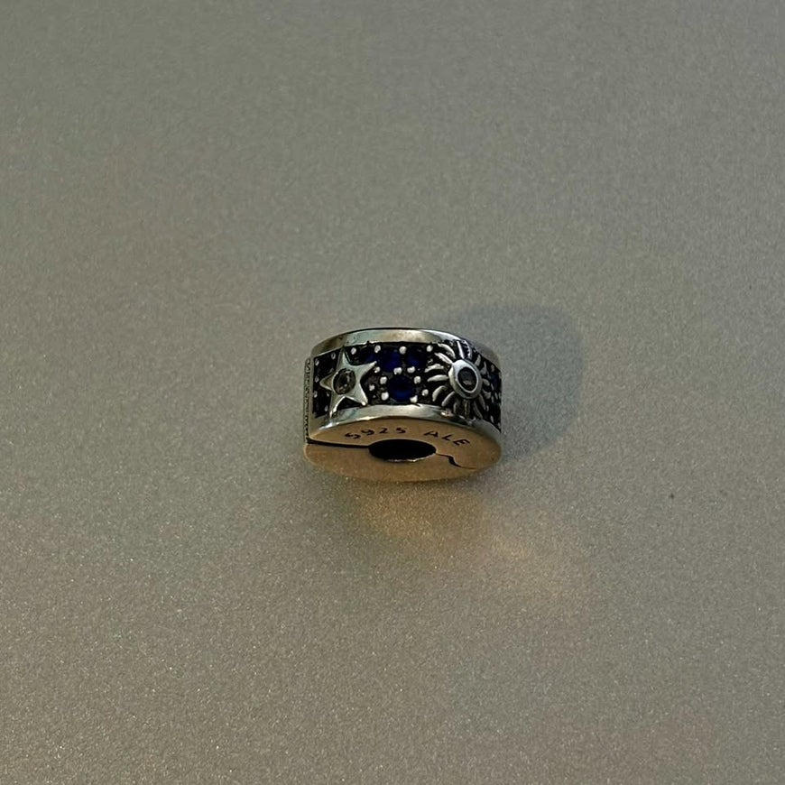 Charm/Clip con cristales de zirconia azul rey