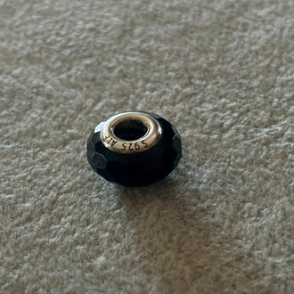 Charm/Dije llantita con zirconia negra