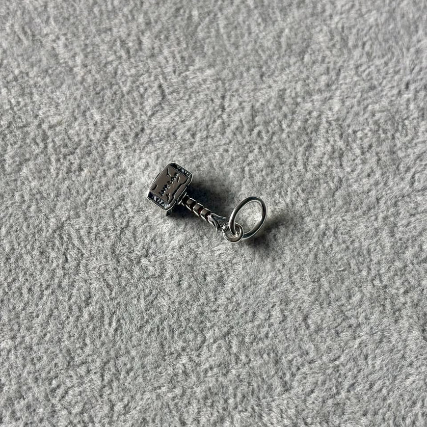Charm Pan Thorn martillo